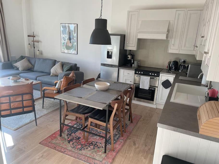 Appartement Stylish City-centre With Balcony